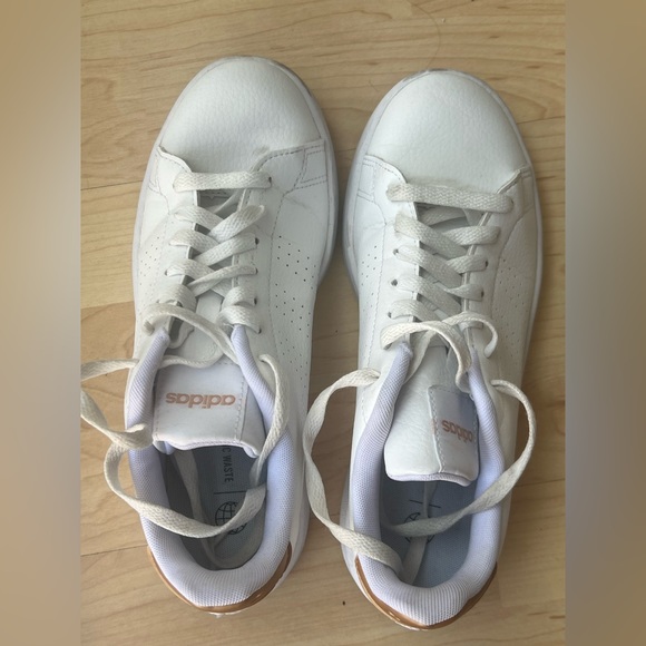 Adidas Advantage perforated sneakers. - Picture 8 of 9